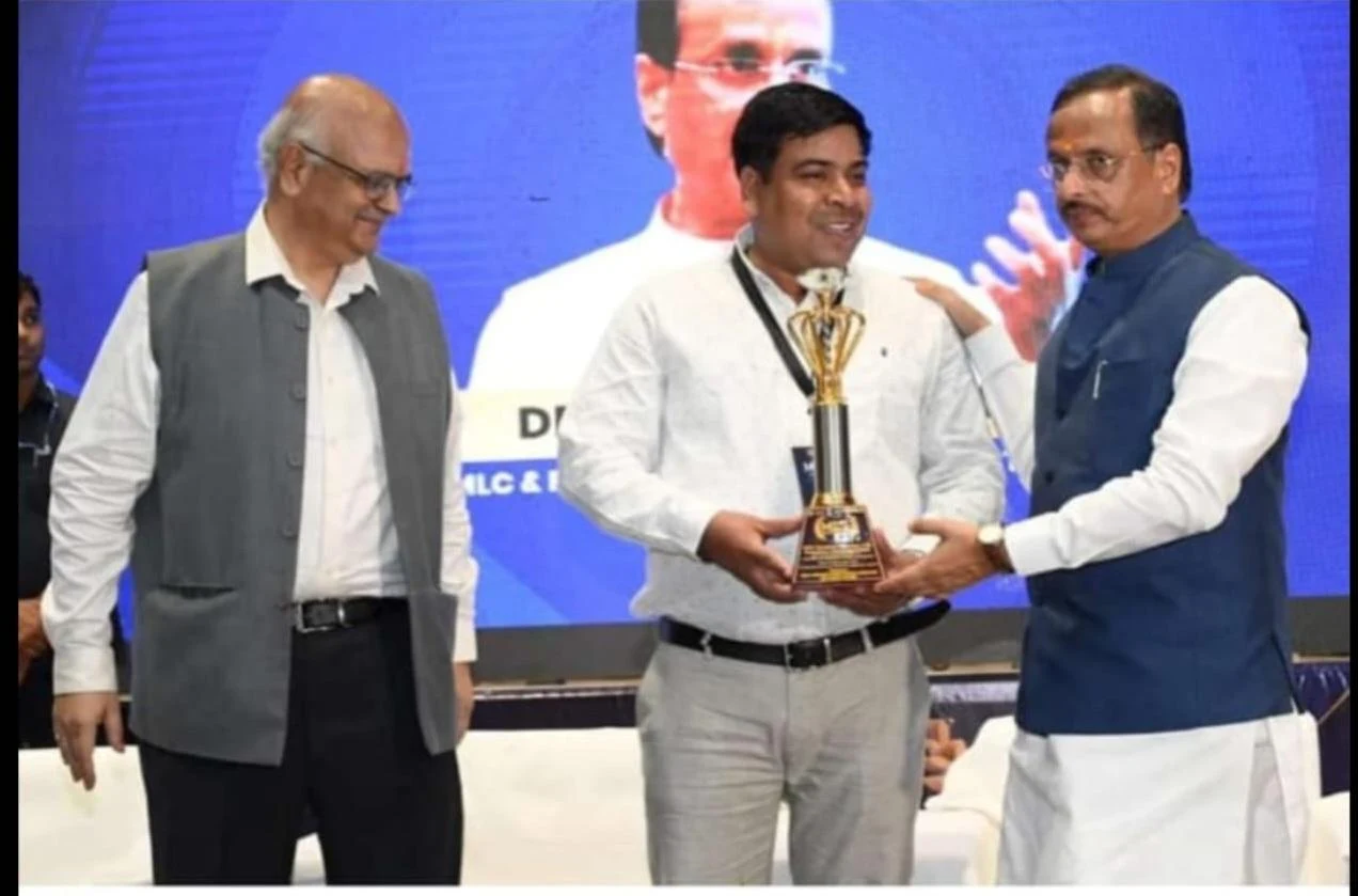 Vikas Mishra at an award presentation
